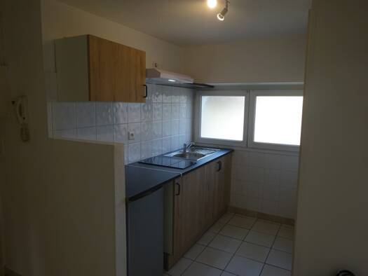 Studio à louer 380 € 1 pièce 33 m² Étage 1/2 Alès 30100