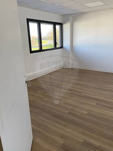 Local commercial à louer 700 € 19 m² de surface de vente Cadaujac 33140