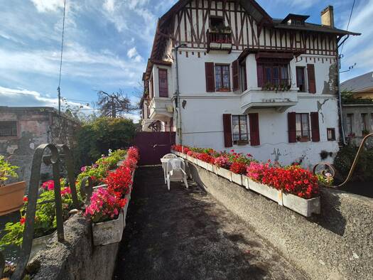 Maison en viager Bouquet 116 000 € 10 pièces 6 chambres 200 m² 1 235 m² de terrain Nay 64800