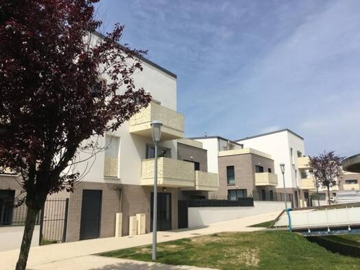 Appartement à louer 785 € 2 pièces 1 chambre 42 m² 1er étage Bruyères-le-Châtel 91680