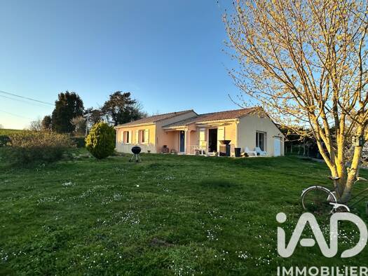 Maison de plain-pied à vendre 153 000 € 5 pièces 3 chambres 96,72 m² 1 621 m² de terrain Taizé-Aizie 16700