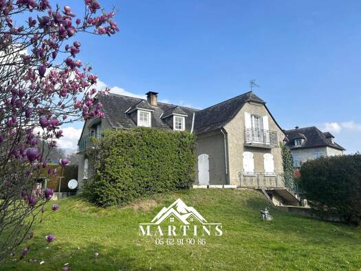 Maison à vendre 350 000 € 10 pièces 5 chambres 183 m² 1 545 m² de terrain Argelès-Gazost 65400