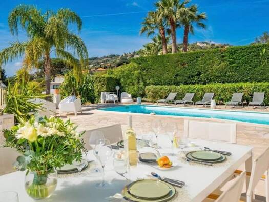 Maison de plain-pied à vendre 2 680 000 € 7 pièces 4 chambres 160 m² 1 010 m² de terrain Vallauris 06220