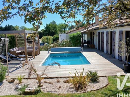 Maison à vendre 328 000 € 6 pièces 4 chambres 136 m² 1 305 m² de terrain Saint-Georges-des-Coteaux 17810