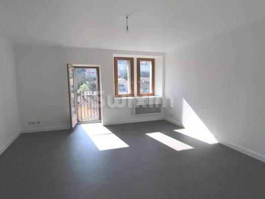 Appartement à louer 270 € 1 pièce 28 m² Étage 1/3 Centre Ville Sud Saint-Claude 39200