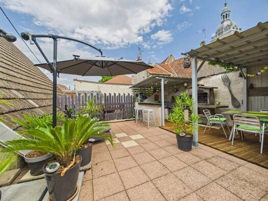 Maison de ville à vendre 140 000 € 9 pièces 3 chambres 232 m² Saulieu 21210