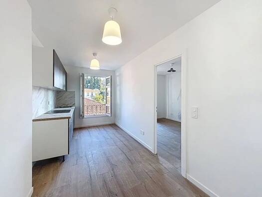 Appartement à louer 830 € 2 pièces 33 m² 3ème étage Saint Sylvestre Nice 06100