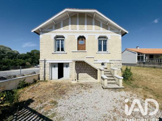 Maison à vendre 135 000 € 4 pièces 2 chambres 60 m² 771 m² de terrain Zone Artisanale La Couronne 16400