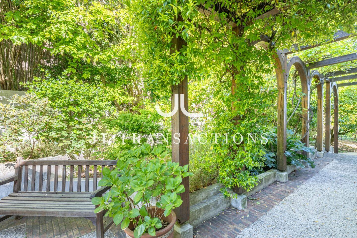 Maison à vendre, 360m², SURESNES