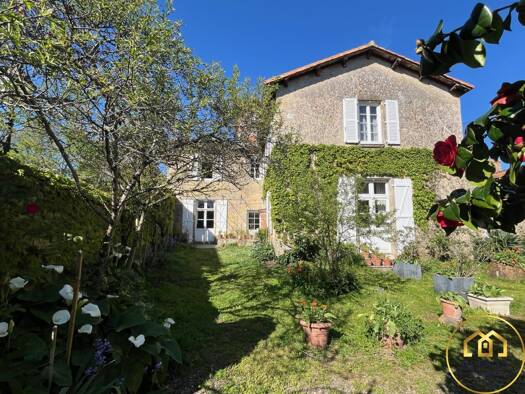 Villa à vendre 498 000 € 8 pièces 4 chambres 176 m² 635 m² de terrain Talmont St Hilaire 85440