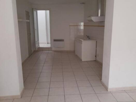 Appartement à louer 710 € 3 pièces 2 chambres 58 m² Calvisson 30420