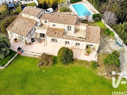 Maison à vendre 410 000 € 8 pièces 4 chambres 199 m² 3 828 m² de terrain Peripherie Bourg-Saint-Andéol 07700