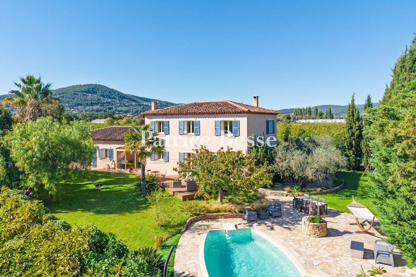Maison à vendre, 232m², SOLLIES VILLE