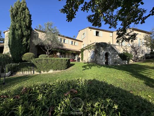 Ferme à vendre 959 000 € 11 pièces 8 chambres 364 m² 46 560 m² de terrain Dieulefit 26220