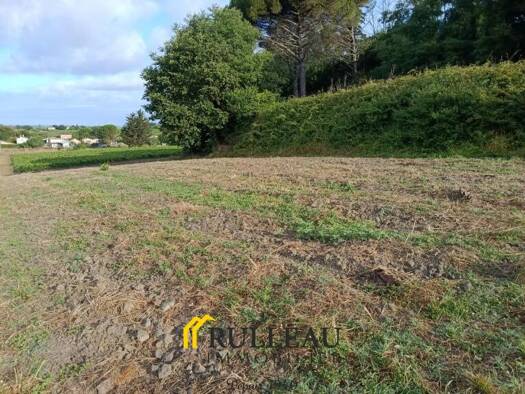 Terrain constructible à vendre 28 000 € 1 691 m² de terrain Cars 33390