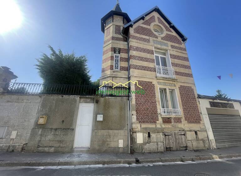 Maison à vendre 270 000 € 3 pièces 2<br/>chambres 110 m²<br/>superficie Ercuis 60530