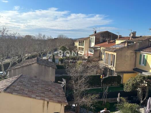 Appartement à vendre 215 000 € 4 pièces 3 chambres 66 m² RDC/3 Pertuis 84120