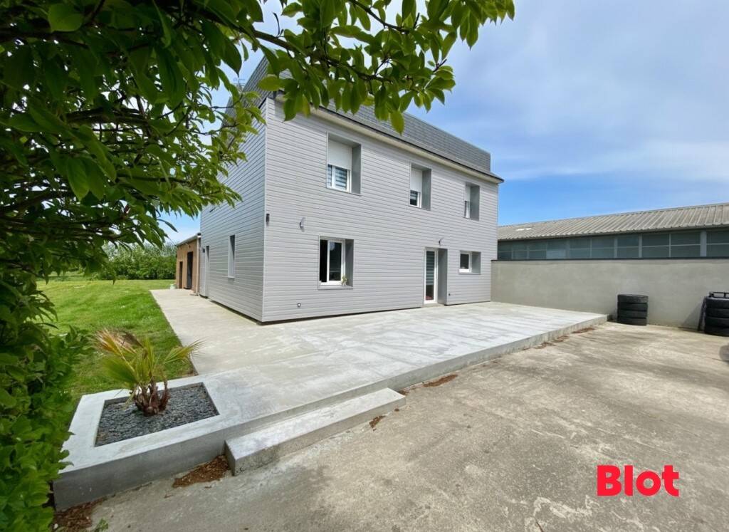 Maison à vendre, 161m², SAINT MEEN LE GRAND