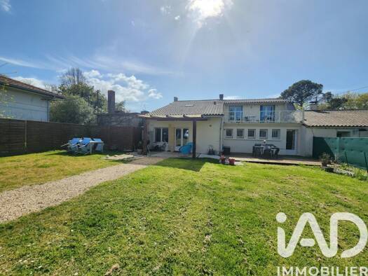 Maison à vendre 220 000 € 7 pièces 4 chambres 170 m² 847 m² de terrain Queyrac 33340