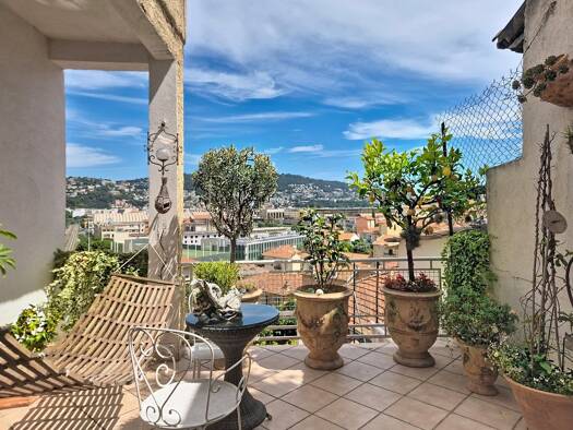 Appartement en viager occupé Bouquet 121 000 € 4 pièces 3 chambres 75 m² RDC Saint Philippe Nice 06000