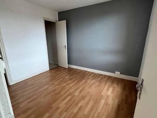 Appartement à louer 318 € 2 pièces 1 chambre 44 m² Centre Est Saint-Julien-les-Villas 10800