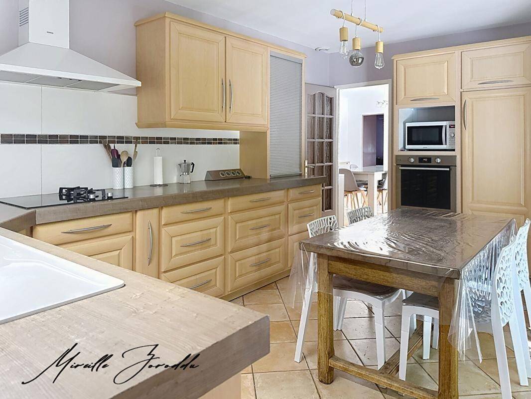 Maison à vendre, 169m², JONQUIERES SAINT VINCENT