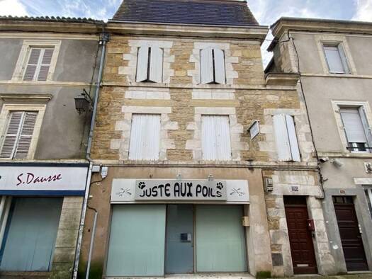 Immeuble à vendre 108 600 € 210 m² Thiviers 24800