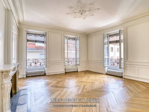 Appartement à louer 3 300 € 8 pièces 5 chambres 221 m² 3ème étage Ainay Lyon 2ème arrondissement 69002