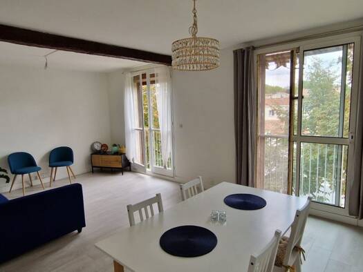 Appartement à louer 930 € 3 pièces 2 chambres 68 m² Étage 3/4 Le Pilon Blanc Salon-de-Provence 13300