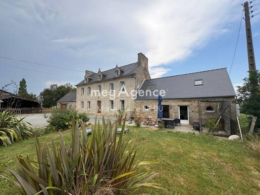 Maison à vendre 310 000 € 6 pièces 4 chambres 135 m² 18 483 m² de terrain Plouégat-Moysan 29650
