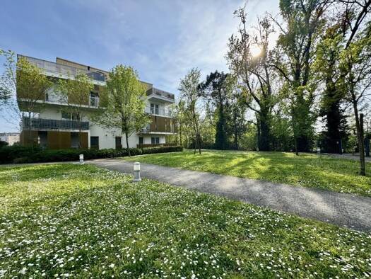 Parking à vendre 7 000 € 17 m² Hourcade-Geneste-Le Bourg-Courrejean Villenave-d'Ornon 33140