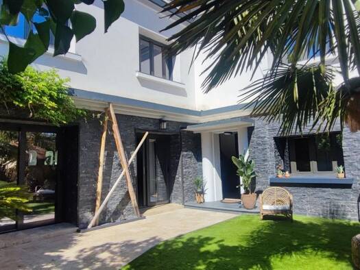 Maison de ville à vendre 495 000 € 5 pièces 3 chambres 128 m² 243 m² de terrain Les Grolières-La Grappinière Vaulx-en-Velin 69120