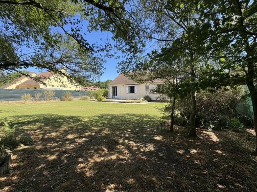 Maison de plain-pied à vendre 161 320 € 4 pièces 2 chambres 72,25 m² 758 m² de terrain Guécélard 72230