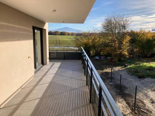 Appartement à louer 2 290 € 4 pièces 3 chambres 86 m² Messery 74140