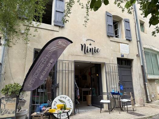 Local commercial à louer 800 € 25 m² de surface de vente Abbaye-La Motte Villeneuve-lès-Avignon 30400