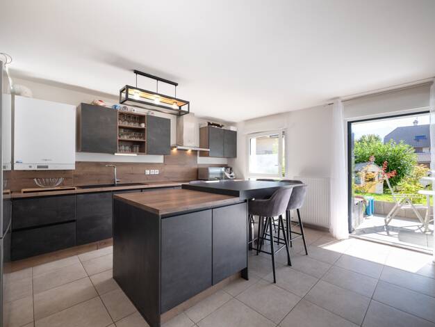 Appartement à vendre 426 400 € 3 pièces 2 chambres 68 m² RDC/2 Saint-Jorioz 74410
