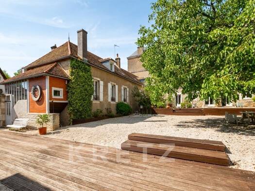 Maison à vendre 1 100 000 € 12 pièces 6 chambres 260 m² 2 553 m² de terrain Rully 71150