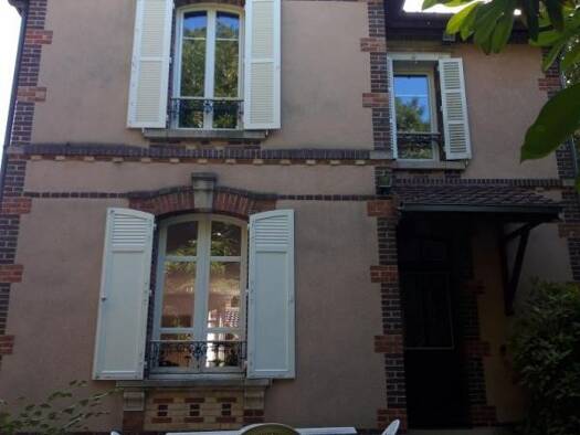 Appartement à louer 350 € 1 pièce 40 m² Centre Ouest Saint-Julien-les-Villas 10800