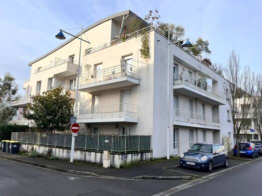 Appartement à louer 950 € 3 pièces 2 chambres 64,8 m² Étage 1/3 Tours 37200