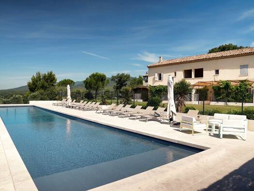 Villa à vendre 2 130 000 € 18 pièces 1 chambre 564 m² 30 000 m² de terrain La Bastide-des-Jourdans 84240