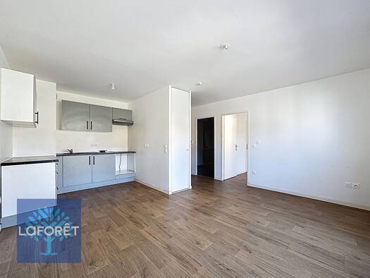 Appartement à louer 830 € 2 pièces 1 chambre 43 m² Étage 1/2 Centre Ville Mennecy 91540