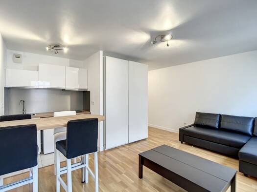 Appartement à louer 1 005 € 1 pièce 27 m² Étage 3/7 Montrouge 92120