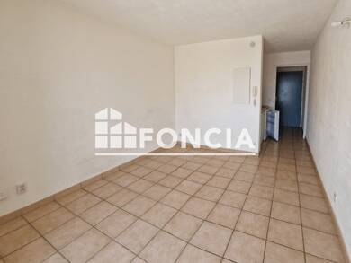 Appartement à louer 373 € 1 pièce 20,6 m² Dernier étage, Étage 2/2 Les Remparts-Lunette Perpignan 66000