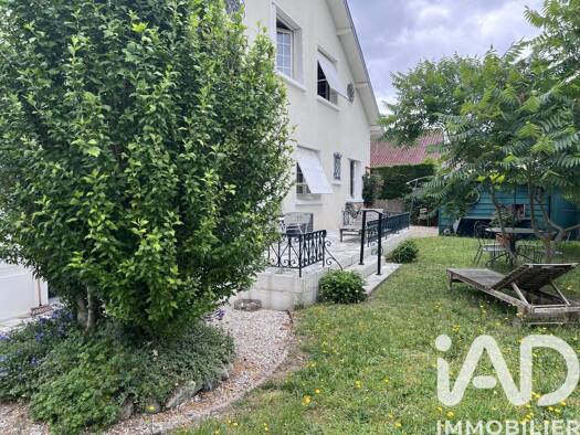 Maison à vendre 229 000 € 6 pièces 4 chambres 114 m² 494 m² de terrain Solazur Tarbes 65000