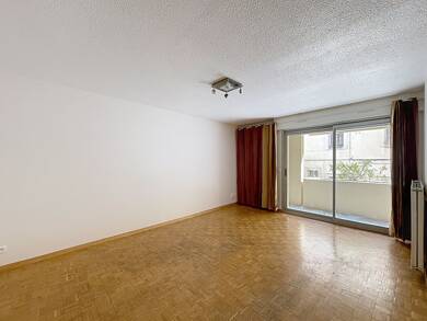 Appartement à louer 850 € 3 pièces 2 chambres 64 m² Étage 1/3 Avignon 84000