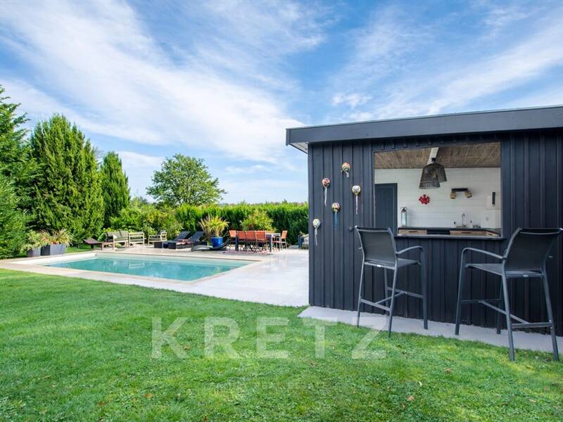 Maison à vendre, 220m², CHARBONNIERES LES BAINS