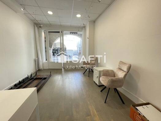 Boutique à vendre Fonds de commerce 16 000 € 20 m² de surface de vente Centre Ville La Rochelle 17000