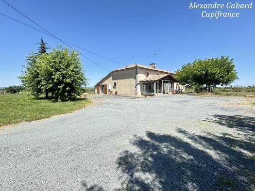 Maison à vendre 275 000 € 7 pièces 4 chambres 180 m² 12 886 m² de terrain Roquebrune 33580