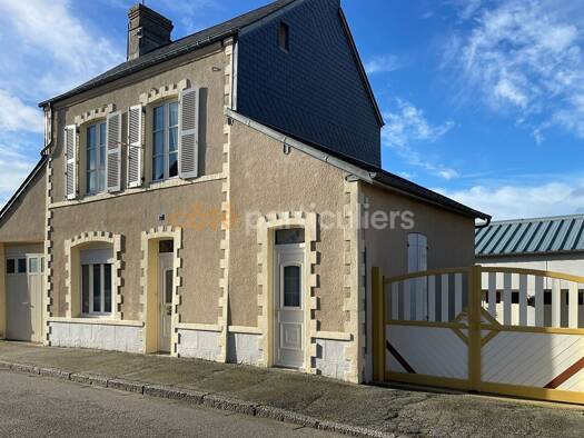 Maison à vendre 209 500 € 4 pièces 2 chambres 61 m² 720 m² de terrain Centre Ancien Carentan-les-Marais 50500
