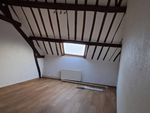 Appartement à louer 590 € 2 pièces 1 chambre 46 m² RDC Centre Est Liancourt 60140
